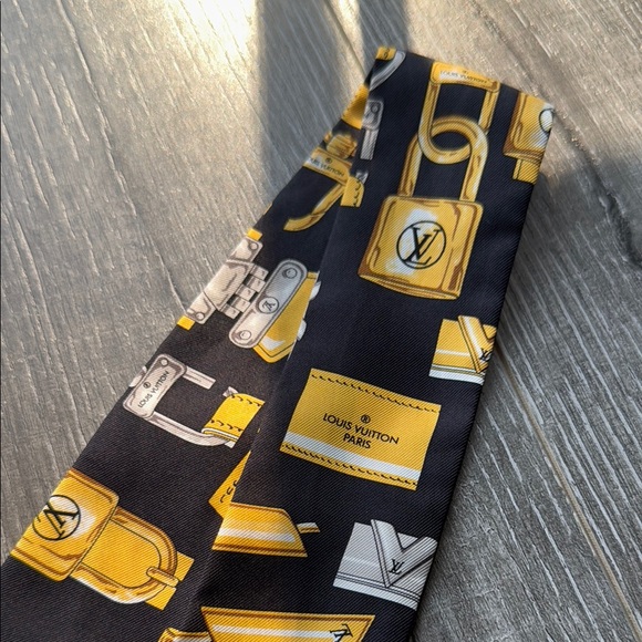 Louis Vuitton Black and yellow bandeau, 100% silk. Made in Italy. - Picture 5 of 9